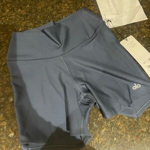 ALO Yoga Women's Airlift Energy Shorts